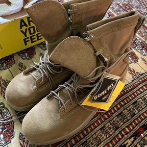 Men’s Belleville Insulated Goretex Tactical Boot Coyote Brown Size: 12.5